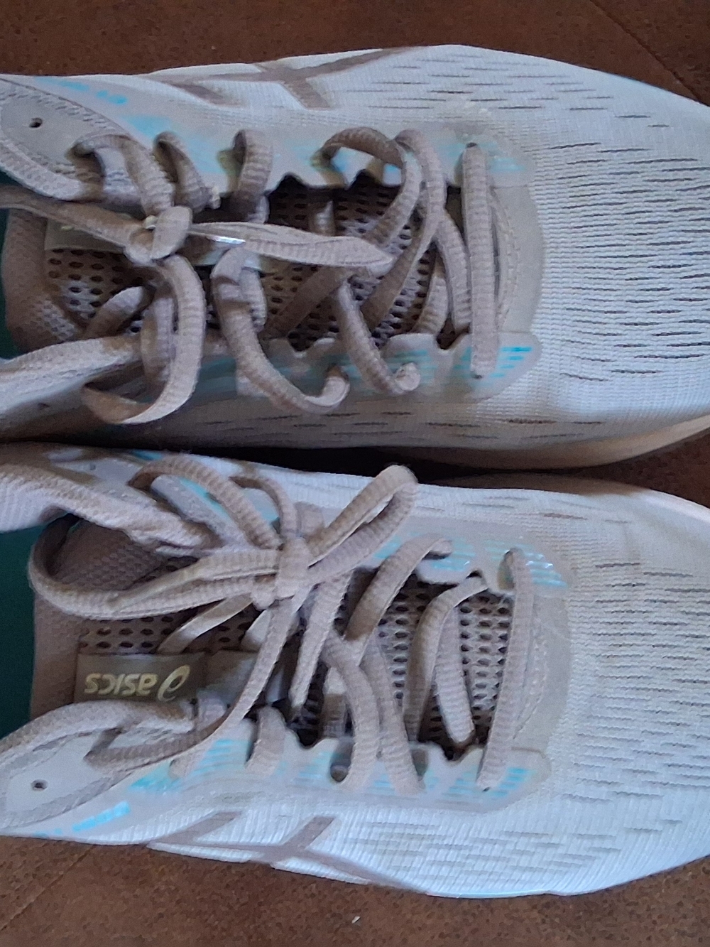 ASICS Light Gray Running Shoes with Teal Accents